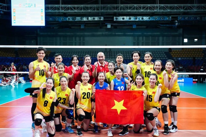 Thanh Thúy, Như Quỳnh hội quân cùng đội tuyển bóng chuyền nữ Việt Nam chuẩn bị cho những giải đấu quốc tế