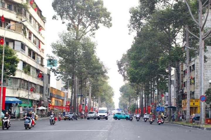 Mặt bằng bán lẻ nhà phố chịu áp lực cạnh tranh khốc liệt