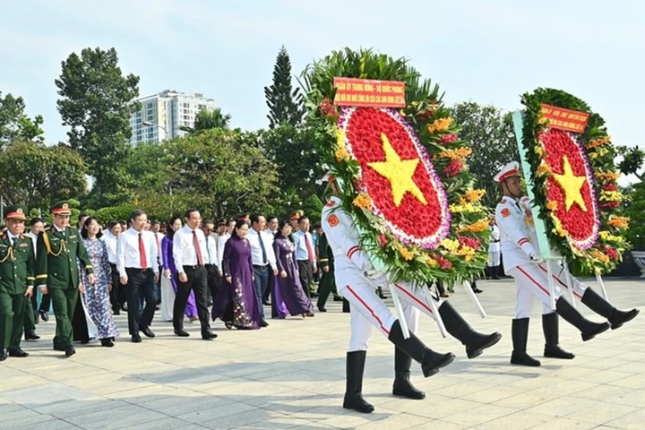 Lãnh đạo TP Hồ Chí Minh dâng hương tưởng niệm các Anh hùng liệt sĩ