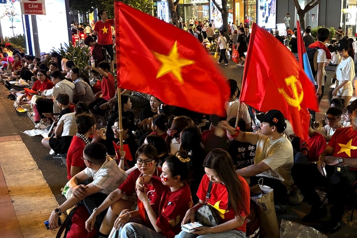 Thành phố Hồ Chí Minh: Biển người háo hức chờ khai mạc đại lễ