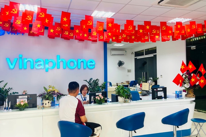 Nhà mạng duy trì cửa hàng xuyên lễ 30-4 và 1-5