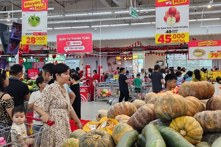 Hà Nội: Tổng mức bán lẻ hàng hóa và doanh thu dịch vụ tiêu dùng 4 tháng tăng 13,4%