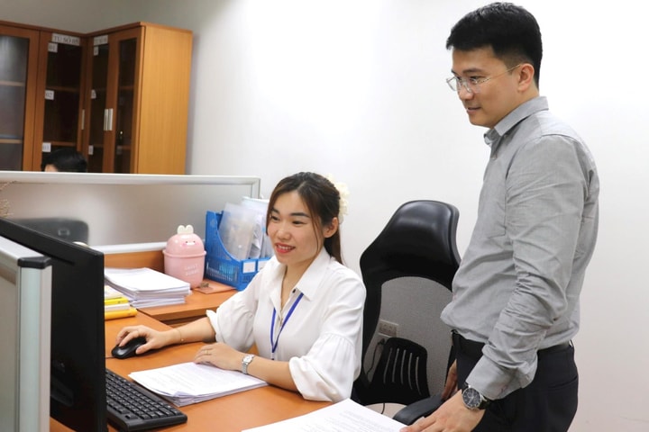 Nữ công chức đam mê công tác kiểm soát thủ tục hành chính