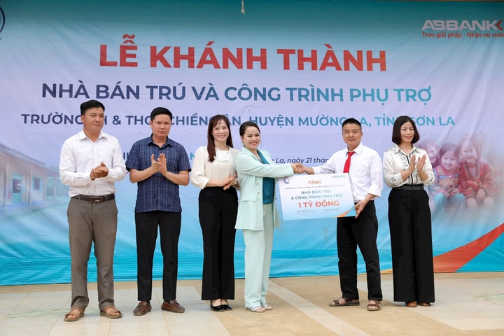 Dành 1 tỷ đồng xây dựng nhà bán trú và trường học ở Sơn La