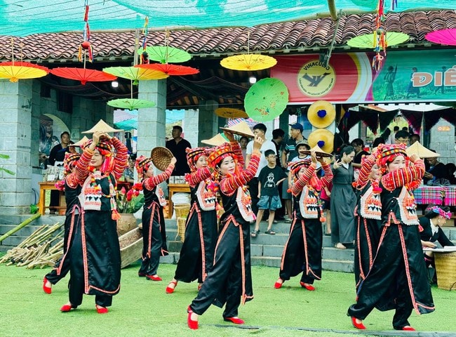 Nhiều hoạt động về "Bác Hồ với cộng đồng các dân tộc Việt Nam" tại Hà Nội