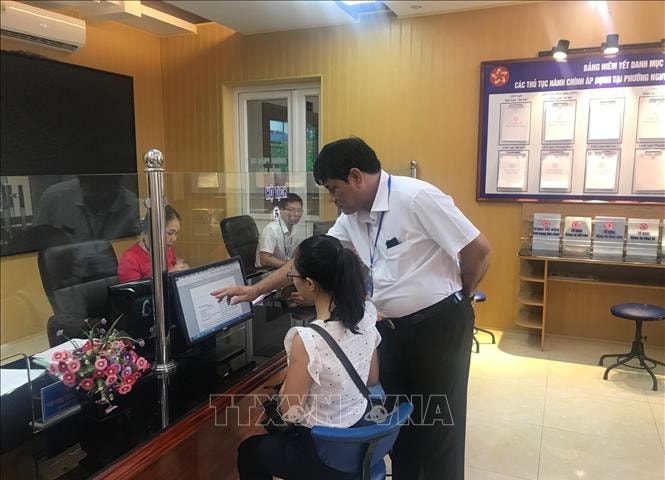Hướng dẫn cách tính các khoản trợ cấp được hưởng với cán bộ nghỉ hưu trước tuổi khi bỏ cấp huyện