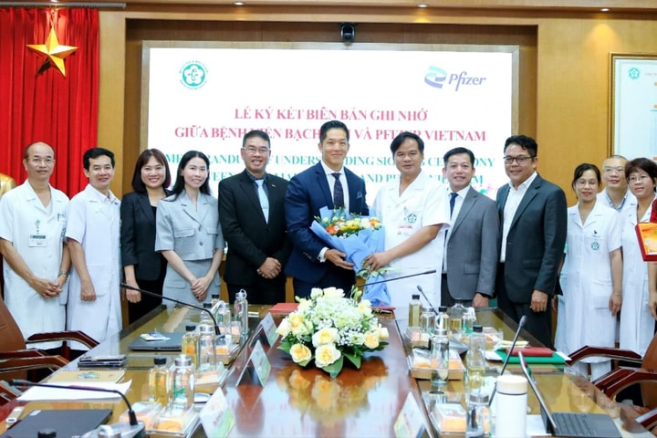 Pfizer Việt Nam và Bệnh viện Bạch Mai ký biên bản ghi nhớ tăng cường hợp tác chăm sóc sức khỏe