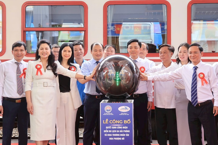 Công bố điểm du lịch Ga Hải Phòng và khai trương đoàn tàu Hoa Phượng Đỏ