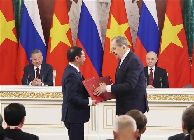 Tổng Bí thư Tô Lâm và Tổng thống V. Putin chứng kiến Lễ trao các văn kiện hợp tác