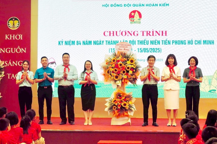 Hoàn Kiếm: Tuyên dương 84 đội viên tiêu biểu