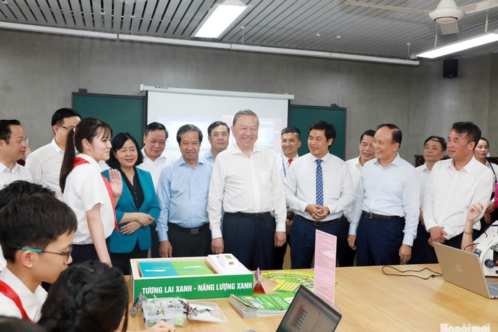 Tổng Bí thư Tô Lâm trao tặng phòng thực hành STEM cho học sinh Hà Nội