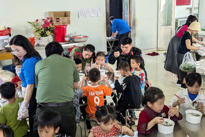 Phở Hà Nội “xịn” đến với trẻ em vùng cao