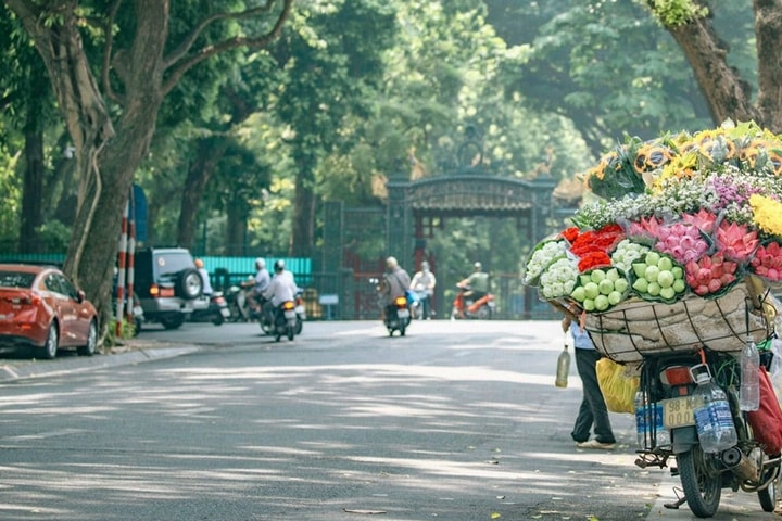 Hà Nội ngày nắng, đêm có lúc có mưa dông