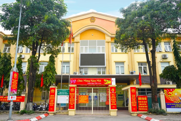 Trung tâm hành chính của hai phường Tây Hồ và Phú Thượng tại đường Lạc Long Quân và phường Phú Thượng