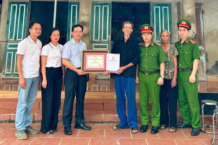 Tri ân thanh niên hy sinh cứu 4 em nhỏ đuối nước ở tỉnh Phú Thọ