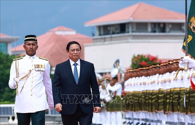 Thủ tướng Anwar Ibrahim chủ trì lễ đón chính thức Thủ tướng Phạm Minh Chính thăm Malaysia