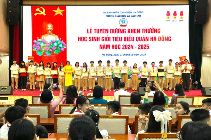Quận Hà Đông tuyên dương 168 học sinh giỏi tiêu biểu