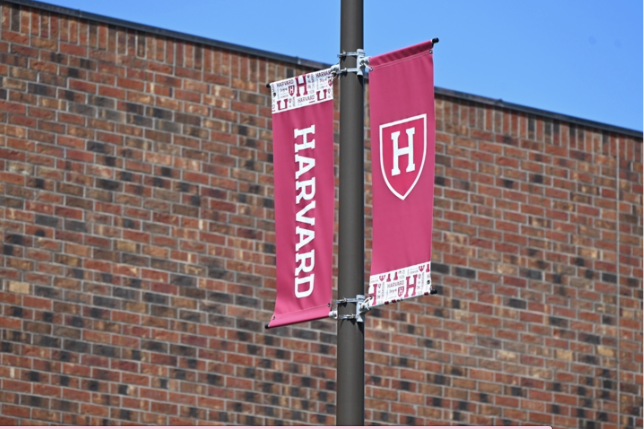 Tổng thống Mỹ cân nhắc chuyển 3 tỷ USD tài trợ từ Harvard cho các trường nghề