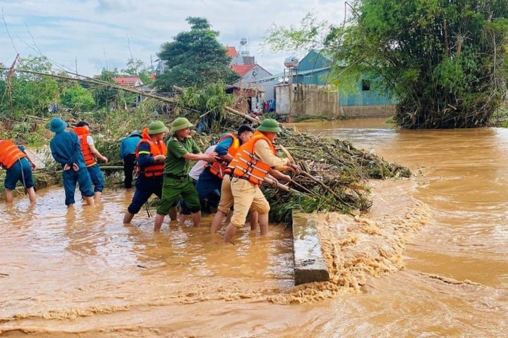 Thủ tướng yêu cầu tập trung ứng phó nguy cơ mưa lớn, sạt lở đất, lũ quét