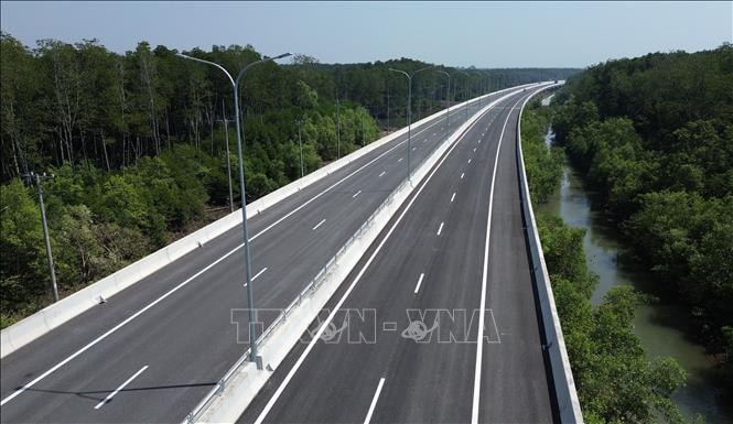 Tài xế bị phạt 35 triệu đồng vì lùi xe trên cao tốc