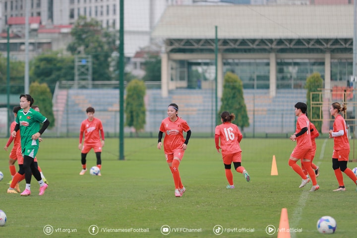 Tiền đạo Huỳnh Như: “Các cầu thủ trẻ đang bắt nhịp với chúng tôi”