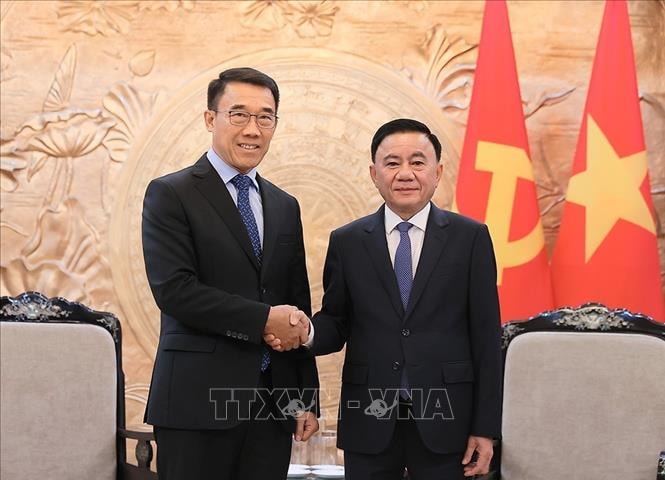 Thường trực Ban Bí thư Trần Cẩm Tú tiếp Quyền Trưởng ban Đối ngoại Trung ương Đảng Nhân dân Cách mạng Lào