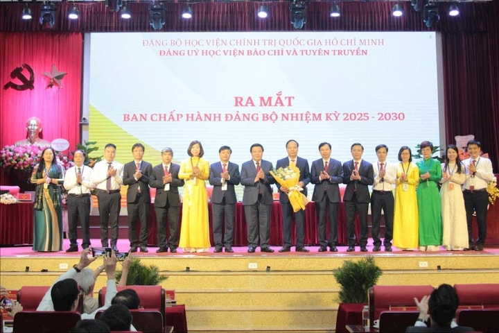 PGS.TS Mai Đức Ngọc là Bí thư Đảng ủy Học viện Báo chí và Tuyên truyền