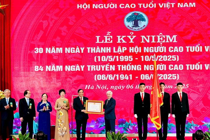 Hội Người cao tuổi Việt Nam đón nhận Huân chương Lao động hạng Nhất