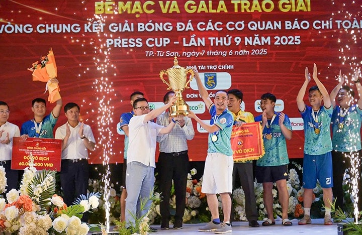 Gala tổng kết và trao Giải bóng đá Press Cup 2025 Lan tỏa những giá trị tích cực của báo chí đến cộng đồng