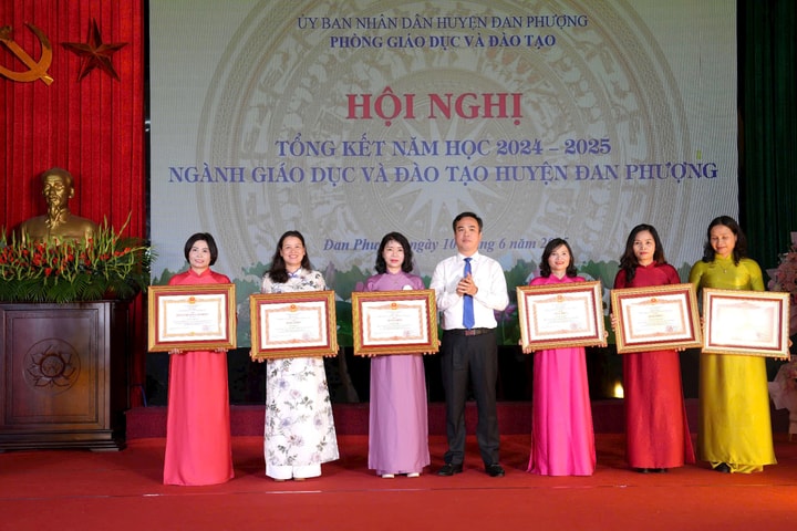 Huyện Đan Phượng khen thưởng nhiều tập thể, cá nhân ngành Giáo dục và Đào tạo
