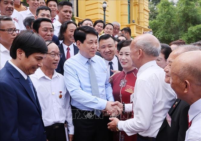 Chủ tịch nước Lương Cường: Sự sáng tạo và tài hoa là yếu tố quan trọng nhất tạo nên giá trị bền vững cho sản phẩm truyền thống