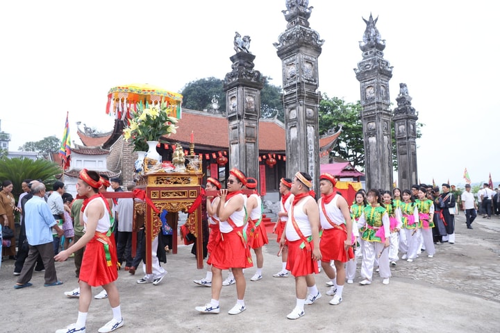 Tháng 5 dự hội đình Chèm