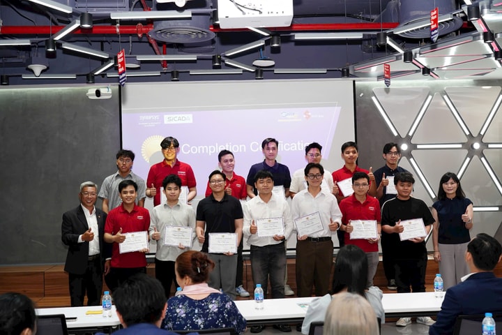 TP Hồ Chí Minh: 32 học viên tốt nghiệp chương trình đào tạo tài năng vi mạch