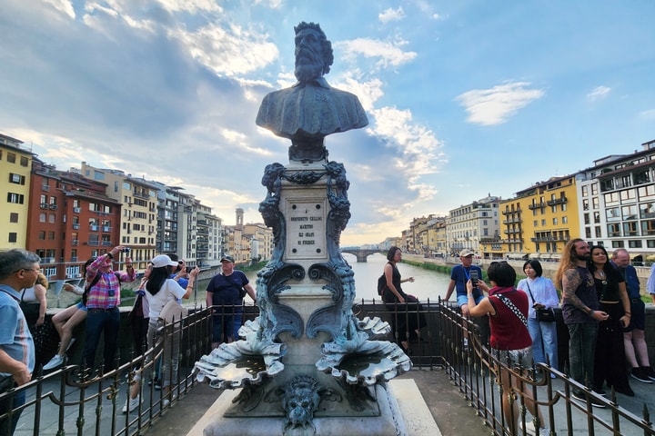 Cầu Ponte Vecchio - bảo tàng sống hấp dẫn của Florence