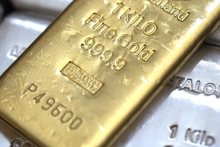 Giá vàng thế giới tăng mạnh sau khi Israel tấn công Iran