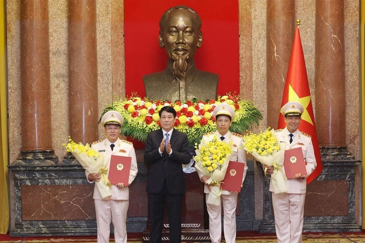 Chủ tịch nước thăng cấp bậc hàm Thượng tướng cho 3 Thứ trưởng Bộ Công an