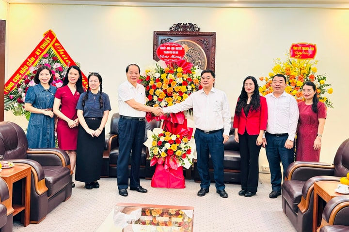 Trưởng ban Tuyên giáo và Dân vận Thành ủy Hà Nội chúc mừng các cơ quan báo chí