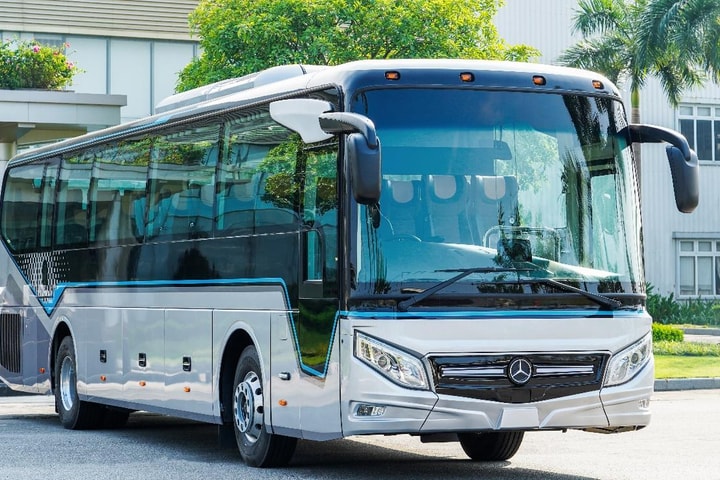 THACO AUTO xuất khẩu xe bus cao cấp Mercedes-Benz RS 1936 sang thị trường Thái Lan