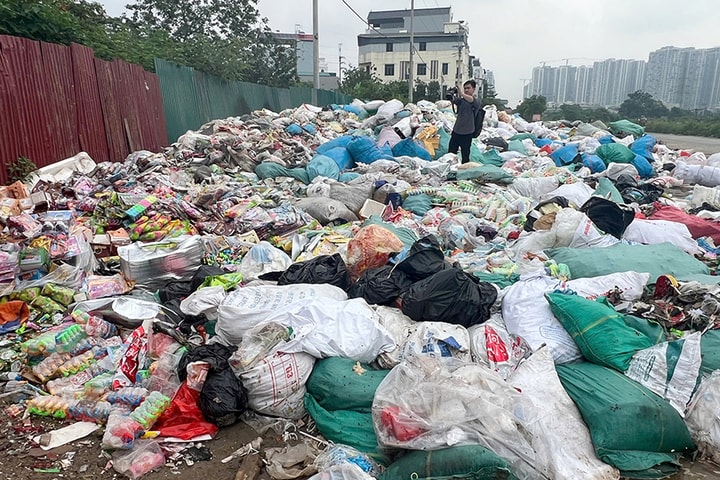 Đổ trộm, đốt bỏ hàng giả, hàng nhái: Xử lý nghiêm để răn đe