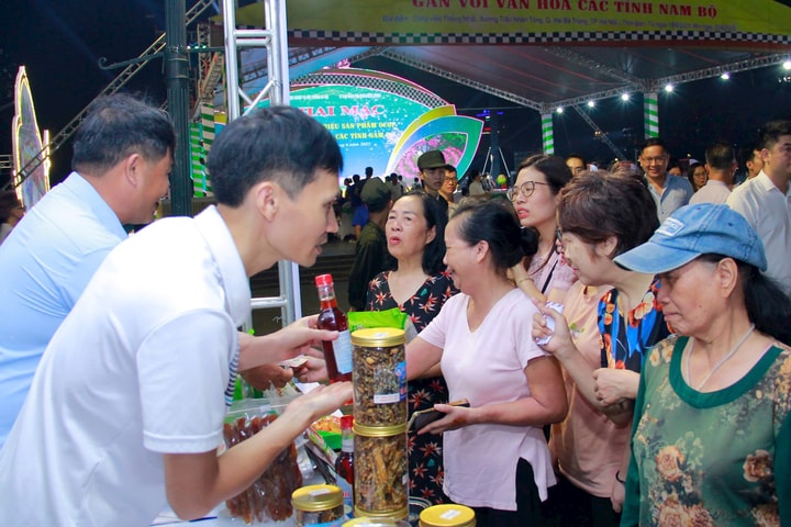 Hà Nội khai mạc sự kiện giới thiệu sản phẩm OCOP gắn với văn hóa các tỉnh Nam Bộ