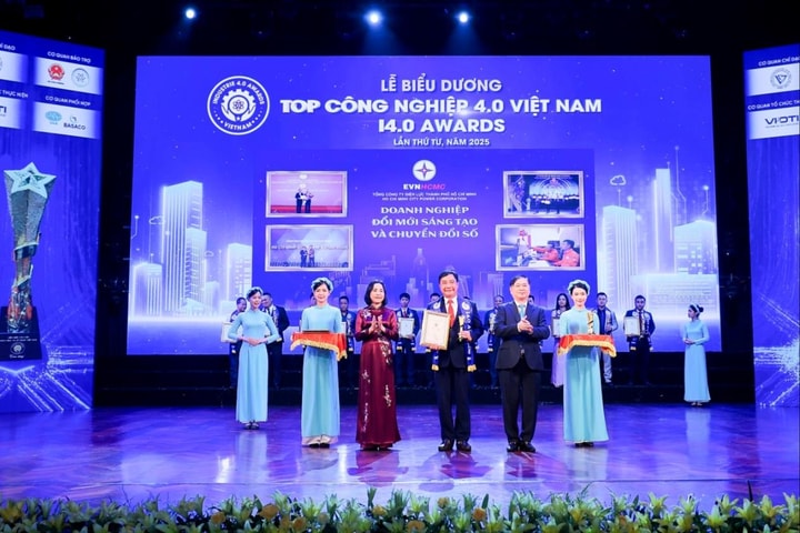 EVNHCMC được vinh danh Top công nghiệp 4.0 Việt Nam năm 2025