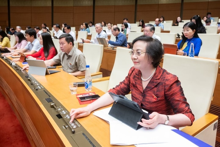 Thông qua Luật Cán bộ, công chức (sửa đổi) với nhiều quy định mới