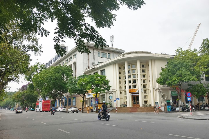 Hà Nội ngày nắng, chiều tối có mưa