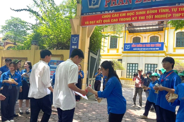 Sáng nay (26-6), gần 1,17 triệu thí sinh thi môn đầu tiên kỳ thi tốt nghiệp THPT