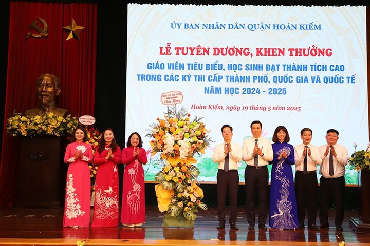 Ngành Giáo dục quận Hoàn Kiếm nối dài những thành tích ấn tượng
