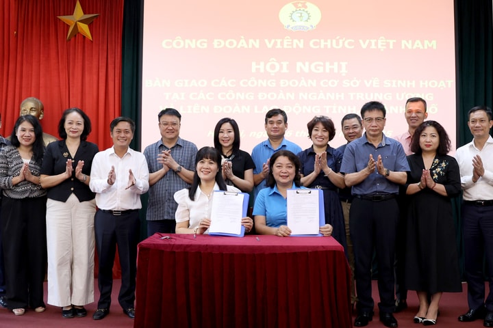 LĐLĐ thành phố Hà Nội tiếp nhận các Công đoàn cơ sở thuộc Công đoàn Viên chức Việt Nam