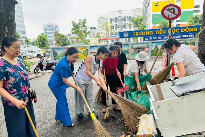 Phường Kim Liên (mới) ra quân tổng vệ sinh môi trường chào mừng ngày hội lớn