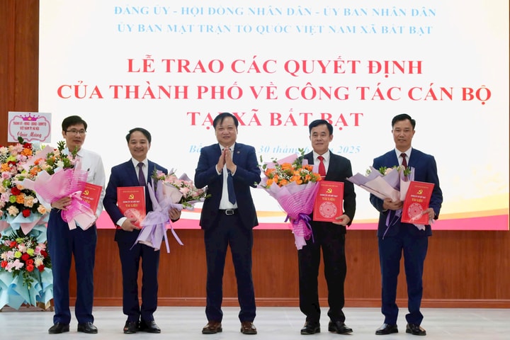 Công bố quyết định thành lập xã Bất Bạt