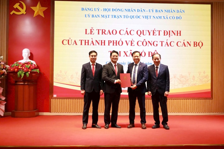 Xã Cổ Đô công bố các quyết định nhân sự quan trọng
