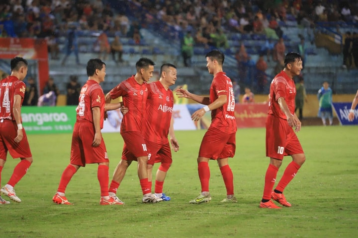 Tuyển Việt Nam All Stars ngược dòng ấn tượng, đánh bại Huyền thoại MU